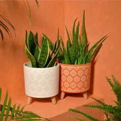 B&M Planter On Tripod Stand - Cream -B and M Store 393647 superbloom planter on tripod stand terracotta1